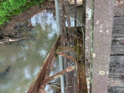 Bridge truss attachment
